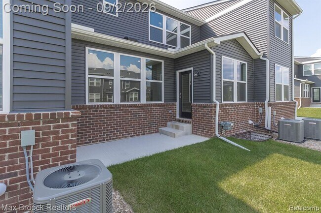 Building Photo - 4819 Glenora Dr