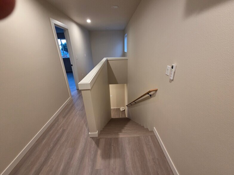 Building Photo - 111 Section St