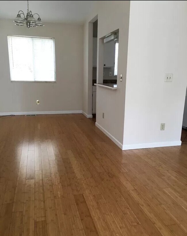 Building Photo - 251 Apache Dr