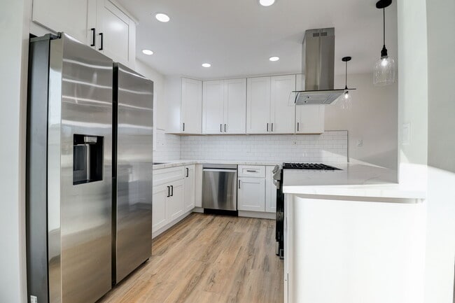 Building Photo - 902 9th St