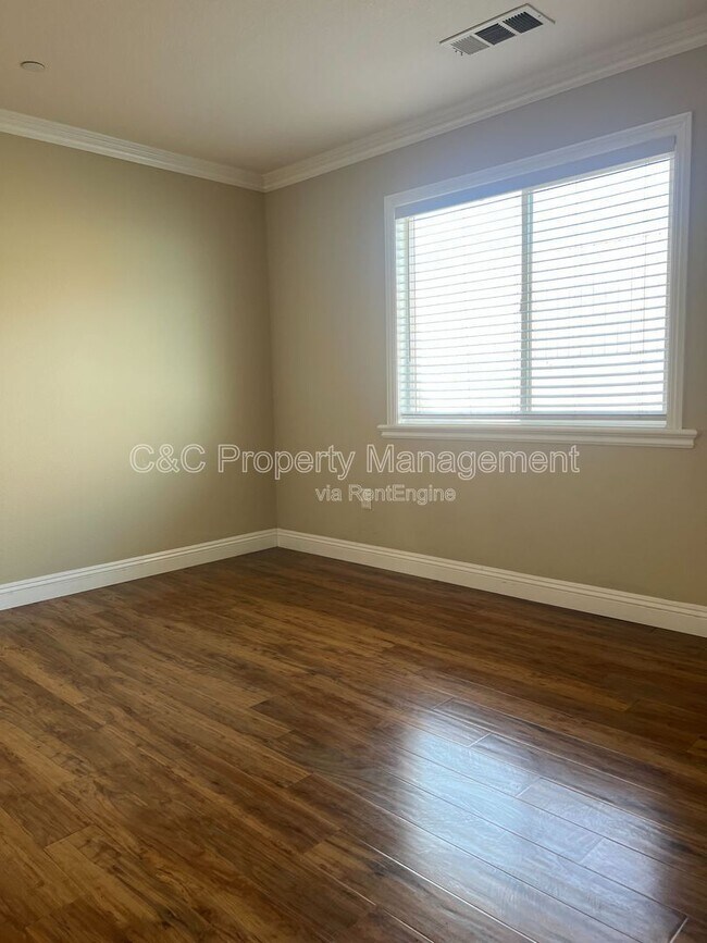 Building Photo - 1445 1/2 South Sunol Drive