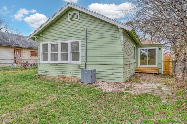 Building Photo - 1602 Mitchell Ave