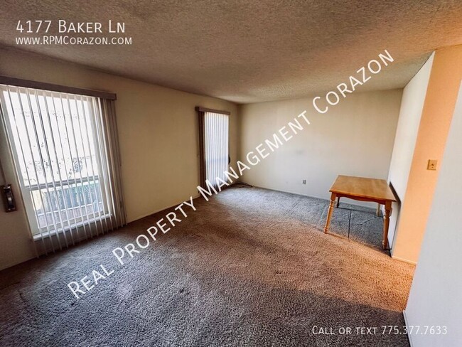 Building Photo - Spacious 2 bedroom apartment w/ A/C, washe...