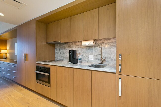 Building Photo - Highly Desirable STUDIO/1-Bath unit Long-T...