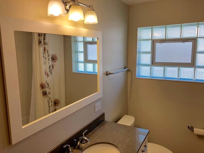 Building Photo - Updated 3Bed/2Bath Home For Rent Brookfield! 2 Car Attached Garage