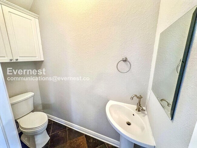 Building Photo - 3 Bed, 2.5 Bath Home with 2-Car Garage and In-Unit Laundry | Water Included!