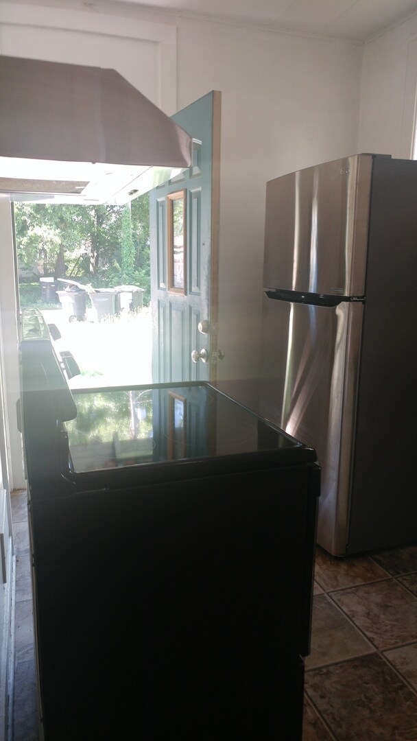 Building Photo - 2-Story House, 4Bed/2Bath washer/dryer hoo...