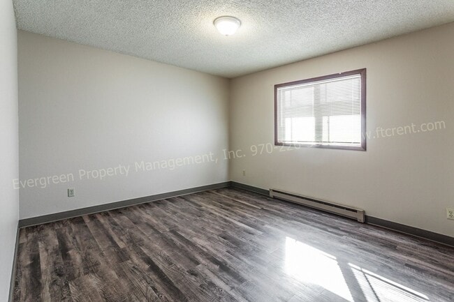 Building Photo - 348 Terri Dr