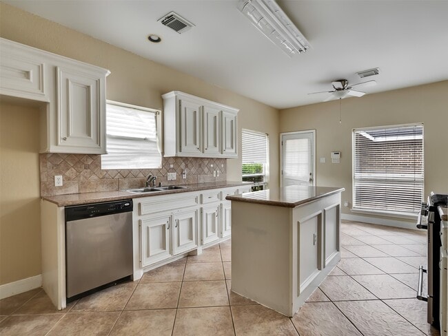 Building Photo - 1803 Ripple Creek Dr