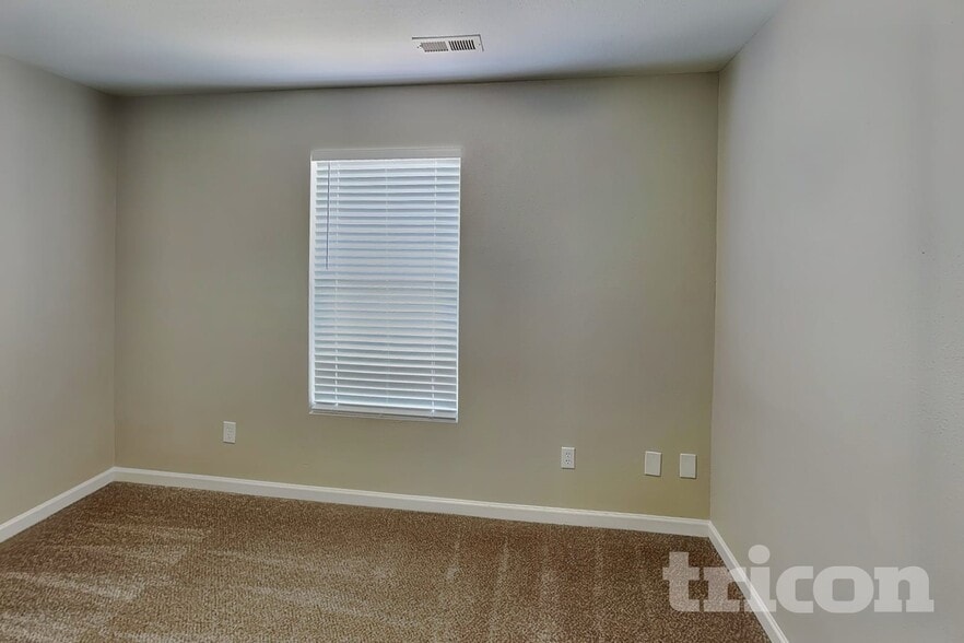 Building Photo - 758 Sinclair Dr