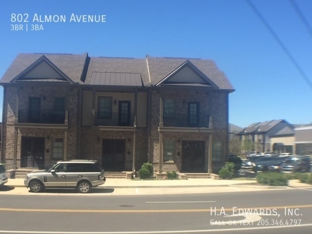 Building Photo - 802 Almon Ave