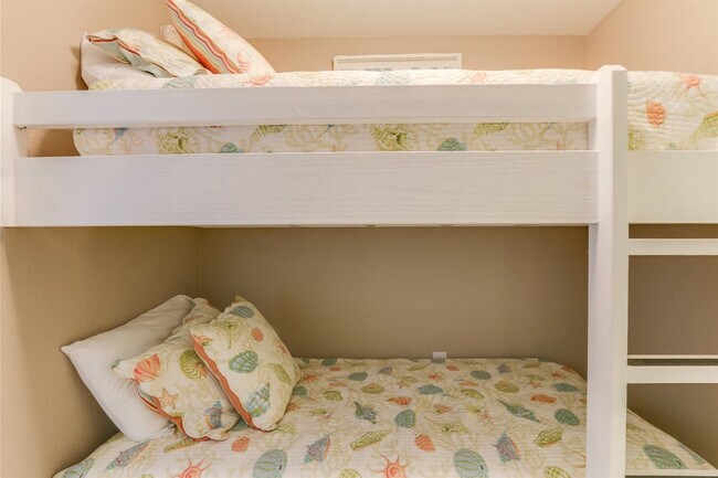 Building Photo - 9900 S Thomas Dr