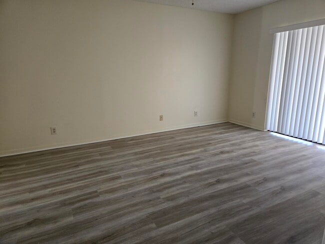 Building Photo - 8471 Winnipesaukee Way