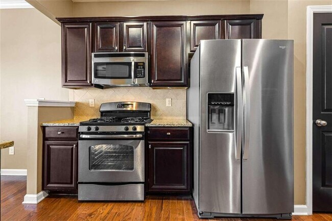 Building Photo - 3378 Vintage Cir SE