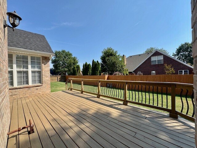 Building Photo - 601 Auburn St