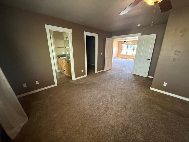 Building Photo - 2948 NE Conners Ave