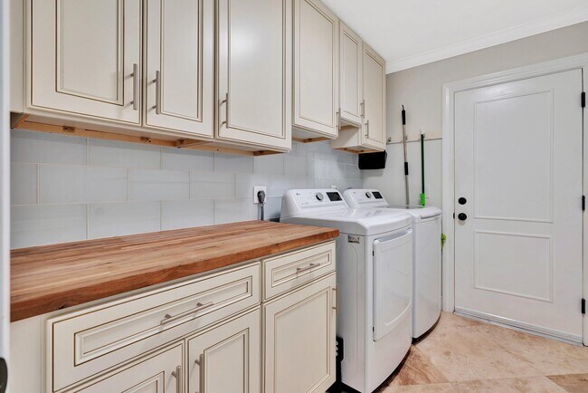 Building Photo - 13708 Whispering Lakes Ln