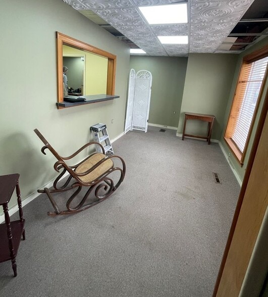 Building Photo - 122 E Main St