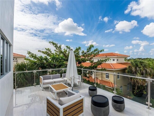 Building Photo - 240 Shore Ct