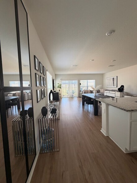 Building Photo - 577 Stoney Pointe Cir