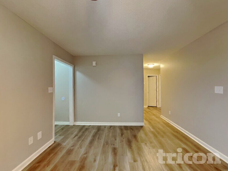 Building Photo - 701 Avondale Dr