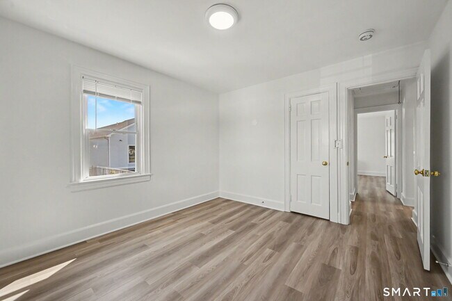 Building Photo - 15 Whitmore Ln