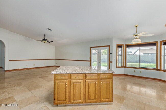 Building Photo - 8844 W Cavalier Dr