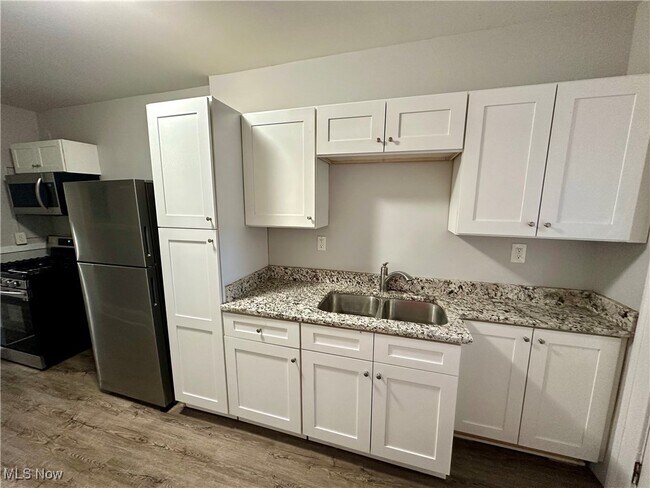 Building Photo - 1673 Cordova Ave