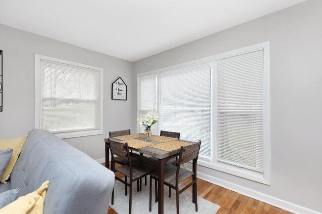 Building Photo - 965 Smith St