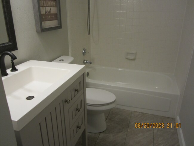 Building Photo - 928 Meadowlark Dr