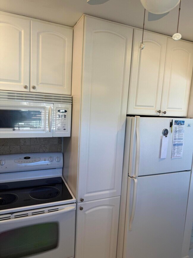 Building Photo - 332 Mansfield G