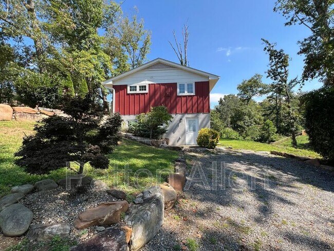 Building Photo - 109 Barnard Ave