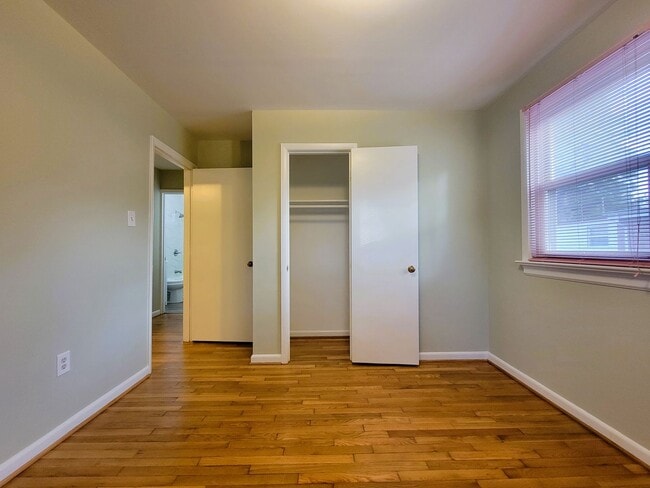 Building Photo - Renovated brick rancher in Southside.
