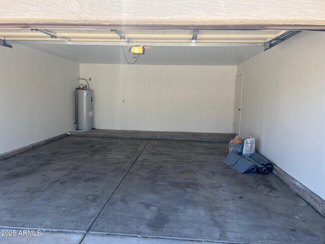 Building Photo - 728 N Hazelton Dr