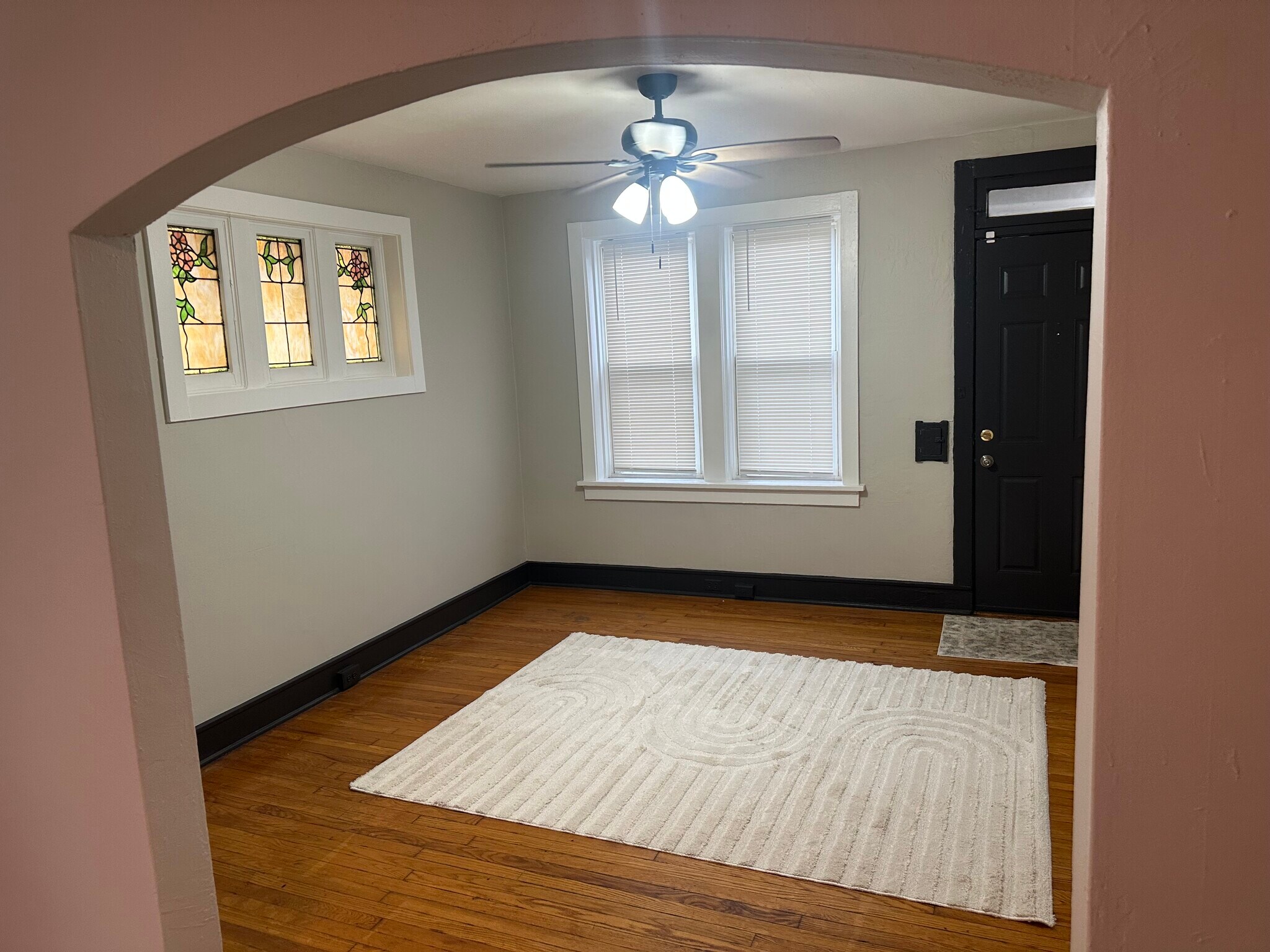 Building Photo - 4916 Winona Ave