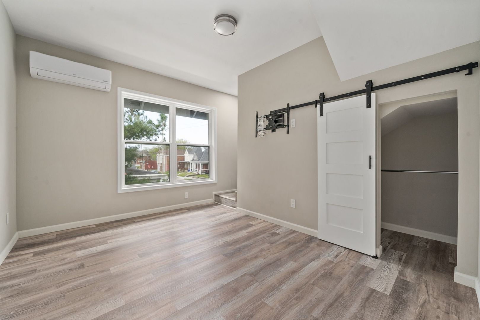 Building Photo - 741 Sullivant Ave