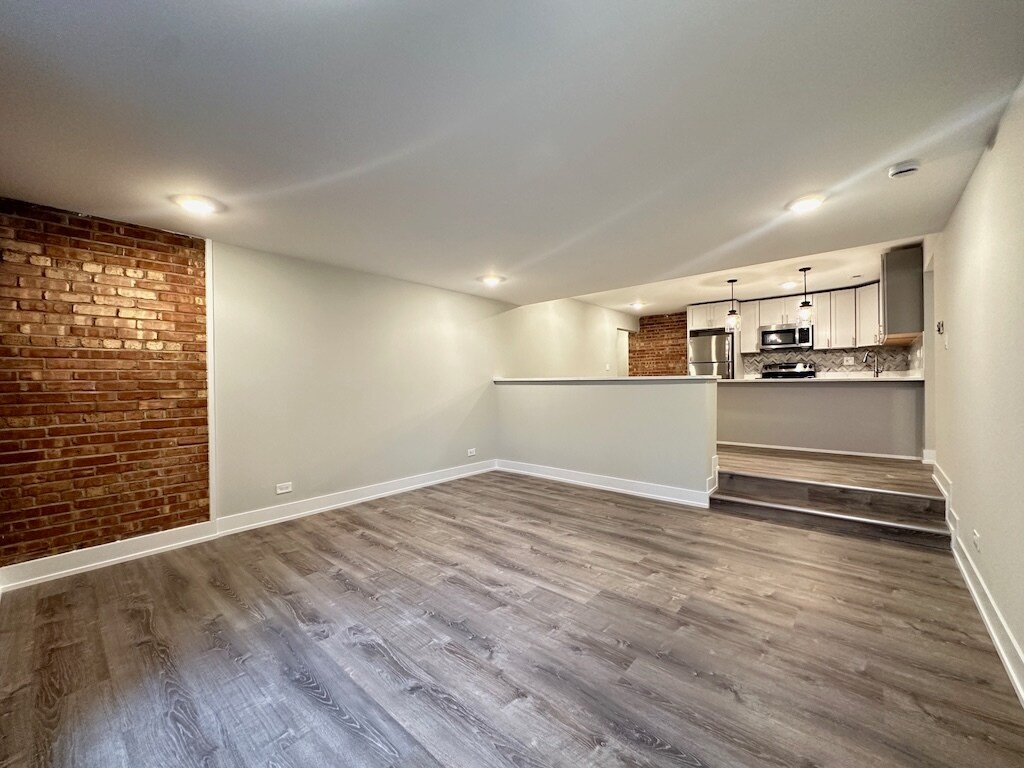 Building Photo - 1225 N LaSalle St