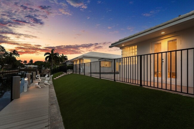 Building Photo - 1332 Tamarind Way