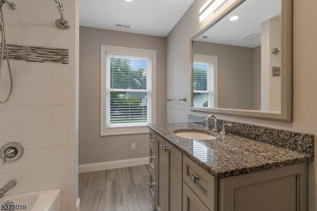 Building Photo - 833 Carnoustie Dr