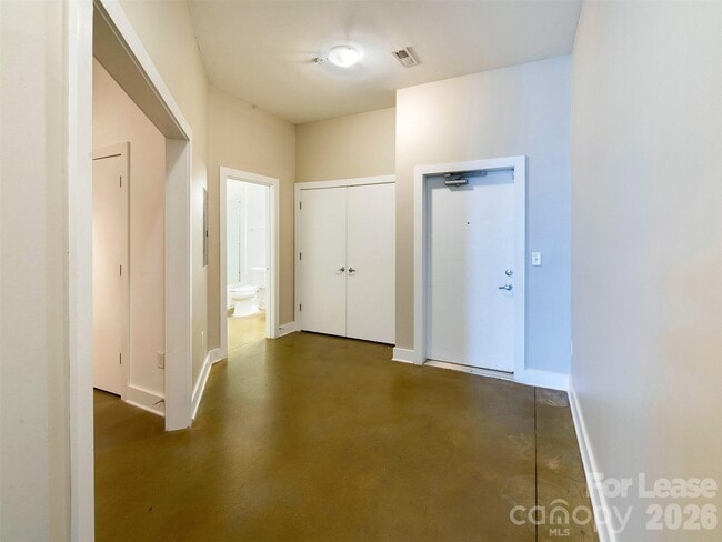 Building Photo - 927 Westmere Ave
