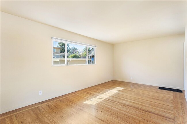 Building Photo - 2033 High St