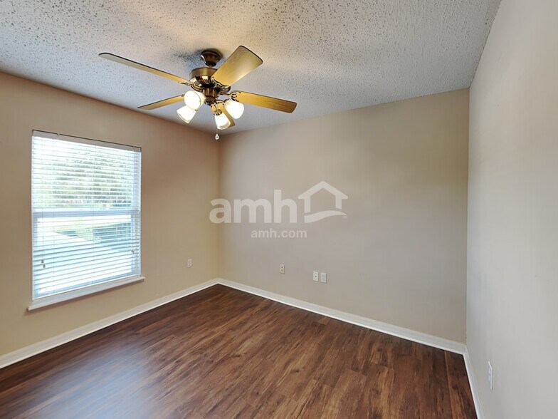 Building Photo - 10114 Maronda Dr