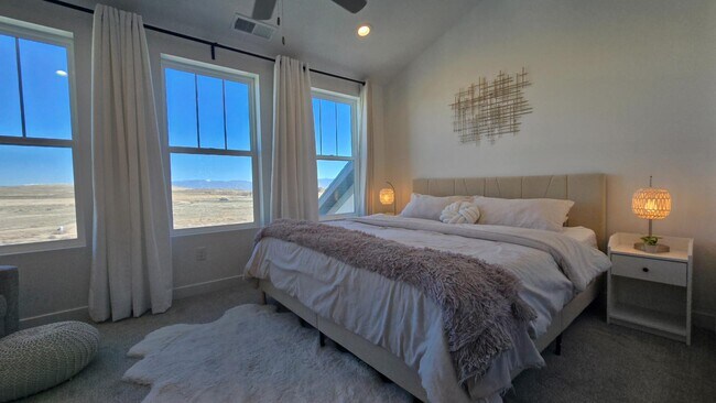 Building Photo - 7003 S Jordan Pkwy W