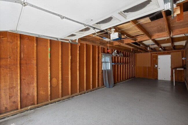 Building Photo - 22929 Town Creek Dr