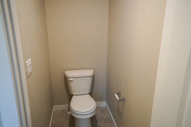 Building Photo - 3154 N Greengate Way