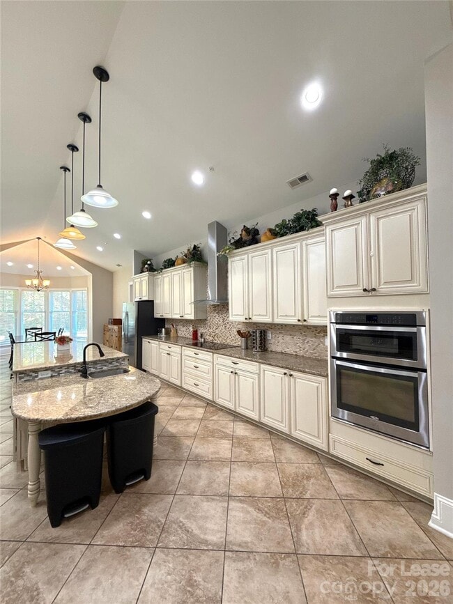 Building Photo - 13931 Thompson Rd