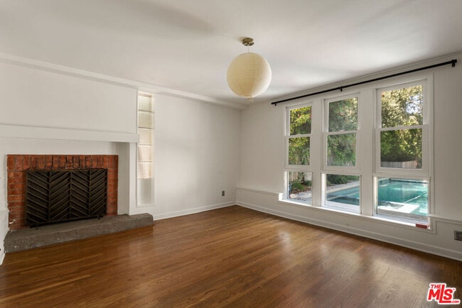 Building Photo - 1530 Elevado St