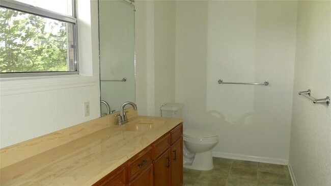Building Photo - 15606 Santa Fe Dr
