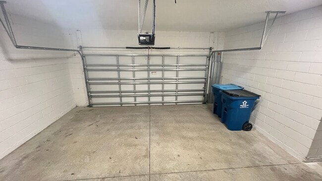 Building Photo - Stunning 3 Bedroom, 2 Bath Home in Palm Bay!