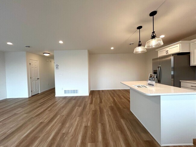 Building Photo - Spacious & Stylish 3-Bed Home with Modern Finishes and Attached 2-Stall Garage